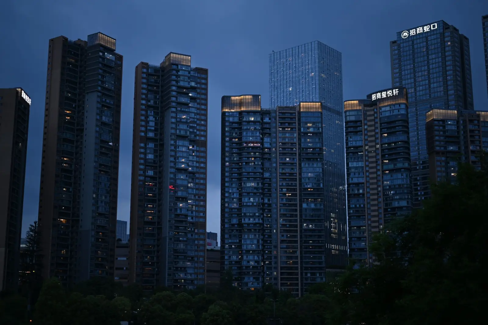 重庆美睫服务选择指南：嫁接睫毛与睫毛护理的核心差异解析
