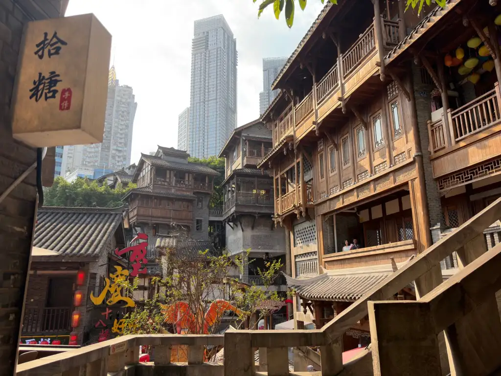 重庆九龙坡美睫嫁接前后对比：自然卷翘效果能维持多久？