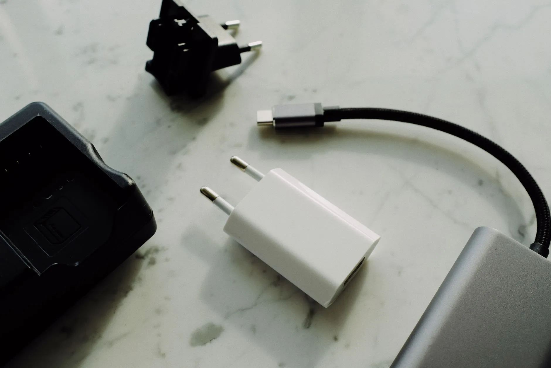 美睫产品低敏胶水与优质睫毛品牌对比分析