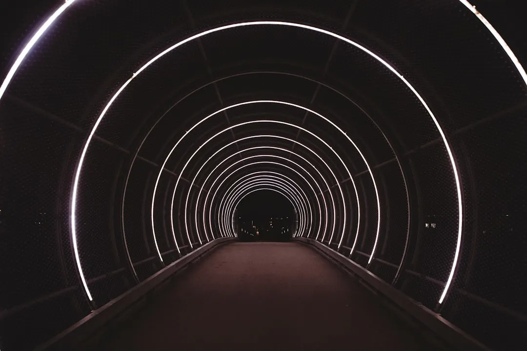 接睫毛前必知：不同粗细C弯对眼型的修饰效果与适用场景