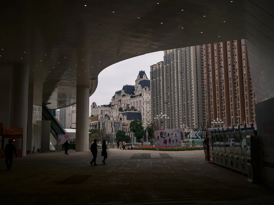 2024年美睫产品选购指南：低敏胶水与优质品牌的搭配建议